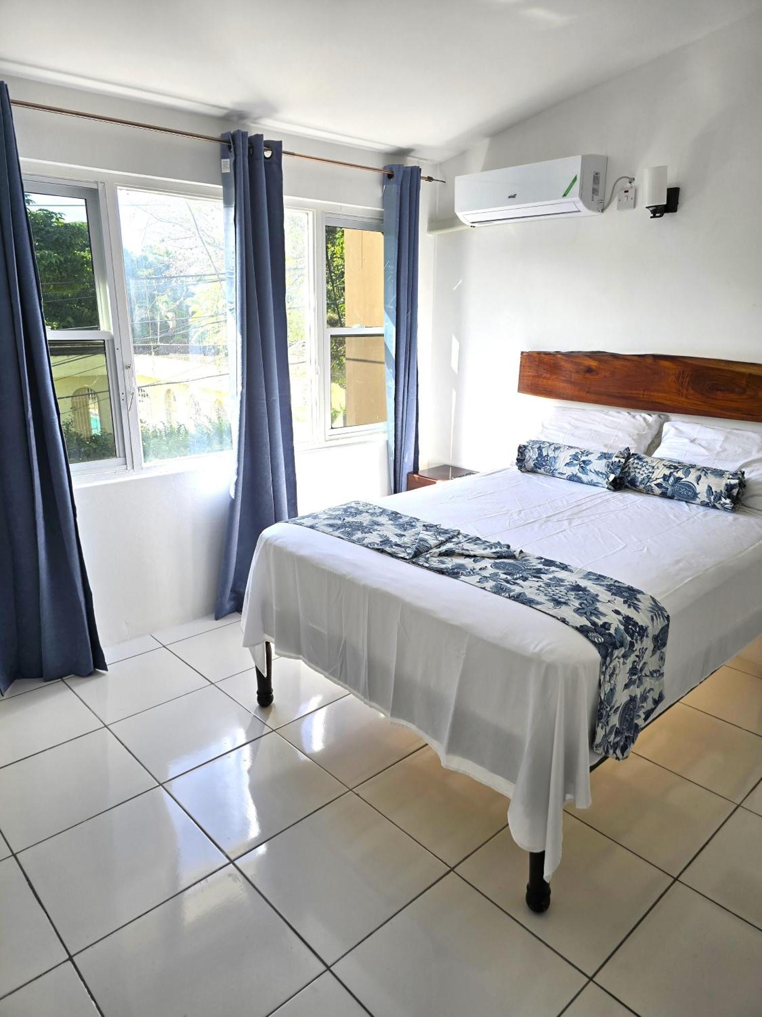 The Gardens Villa Kingston Luaran gambar